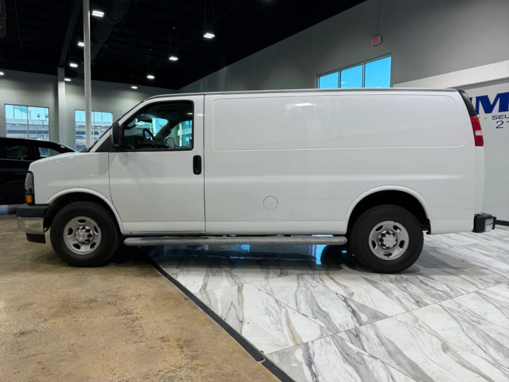 2019 Chevrolet Express Image 9