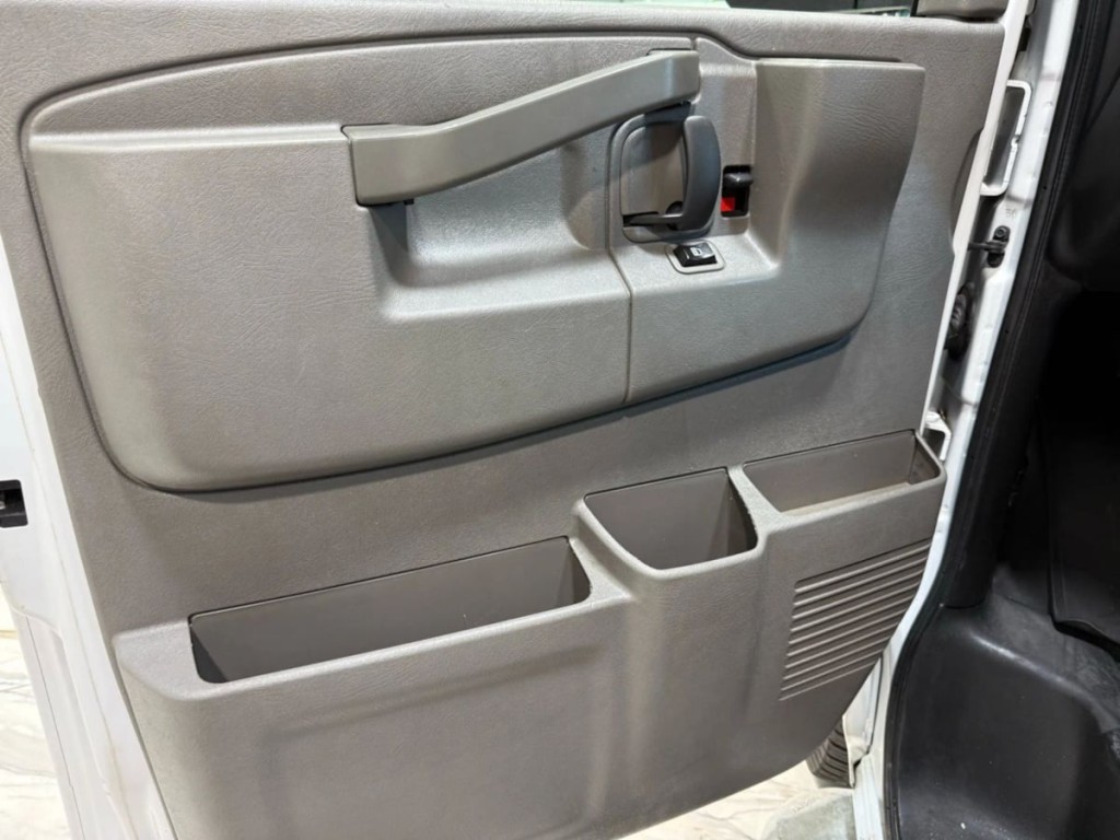 2019 Chevrolet Express Image 12