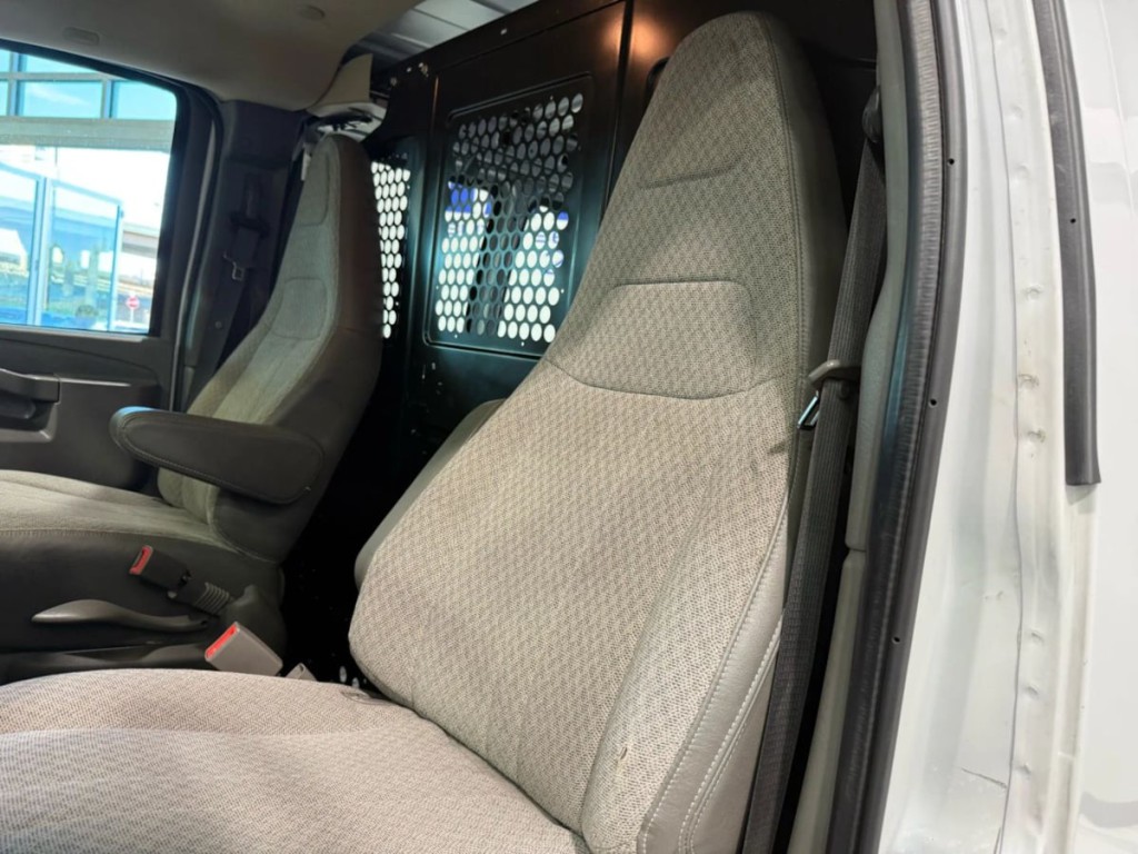 2019 Chevrolet Express Image 15