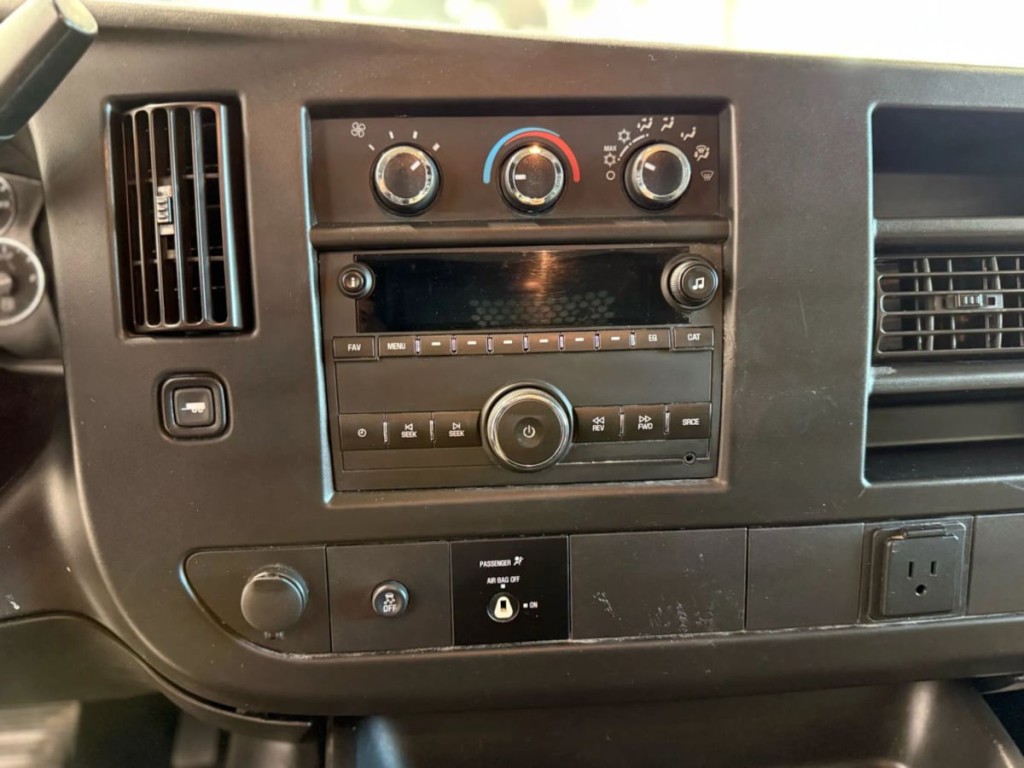 2019 Chevrolet Express Image 18