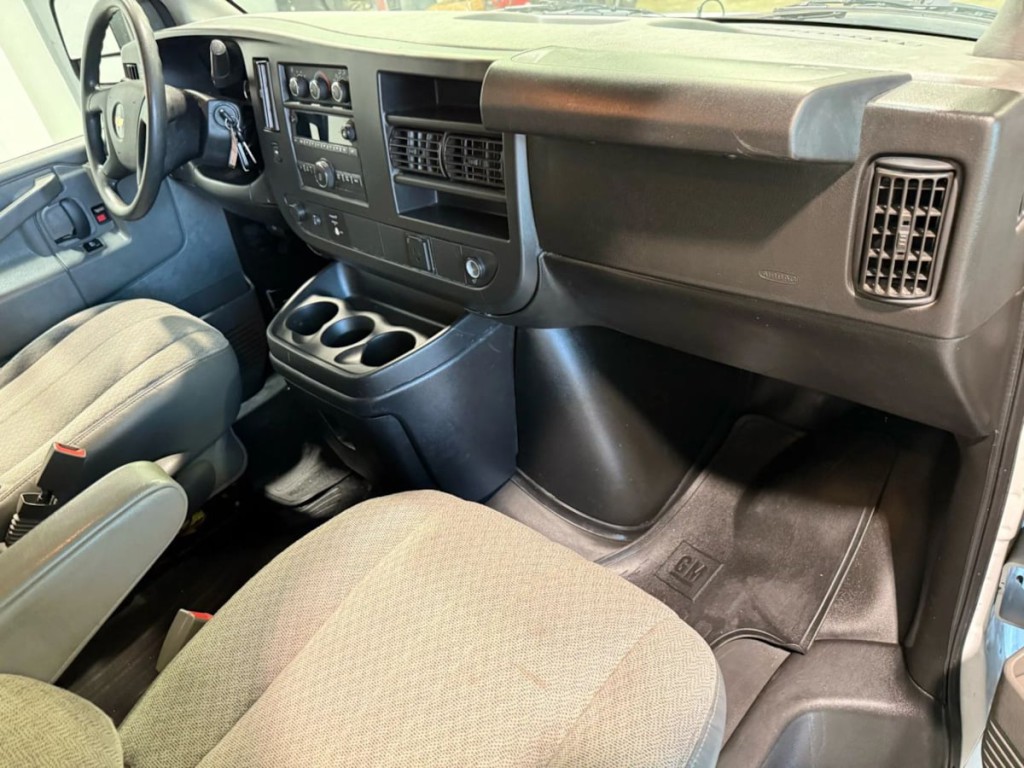 2019 Chevrolet Express Image 22