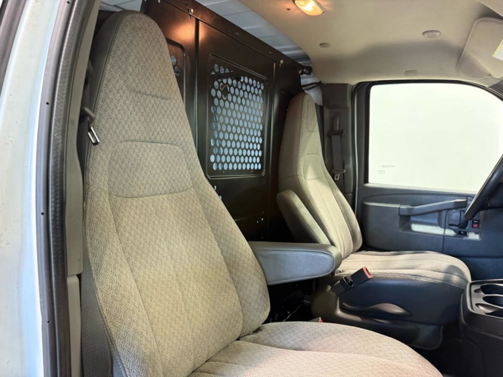 2019 Chevrolet Express Image 24