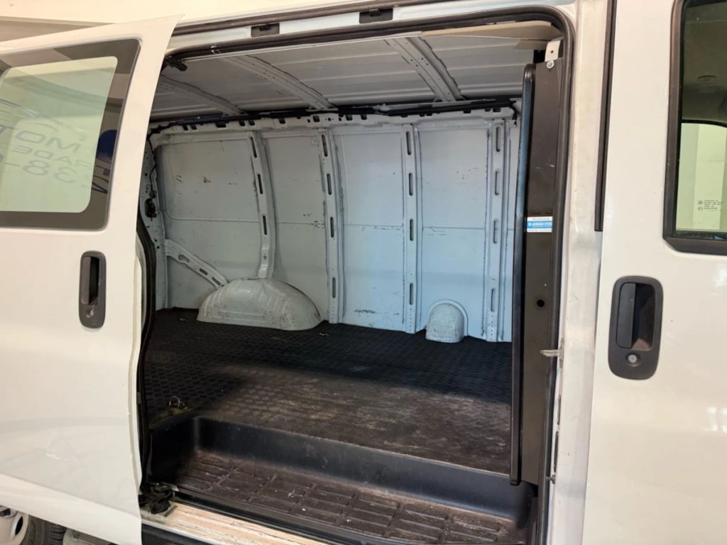 2019 Chevrolet Express Image 25