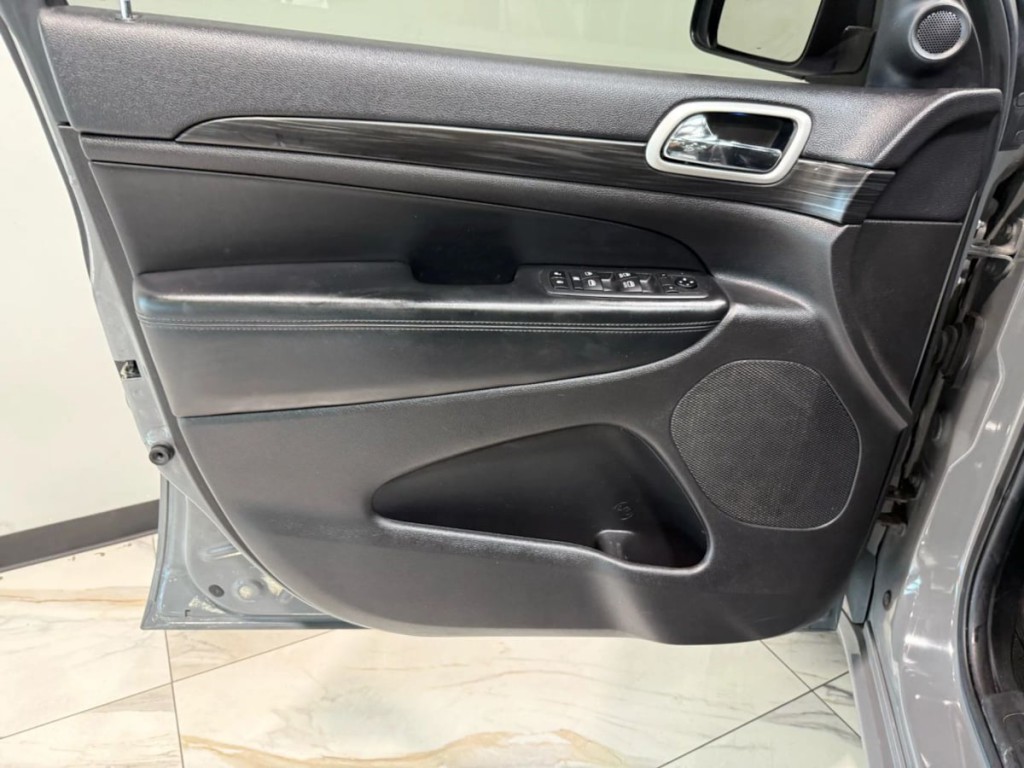 2020 Jeep Grand Cherokee Image 11