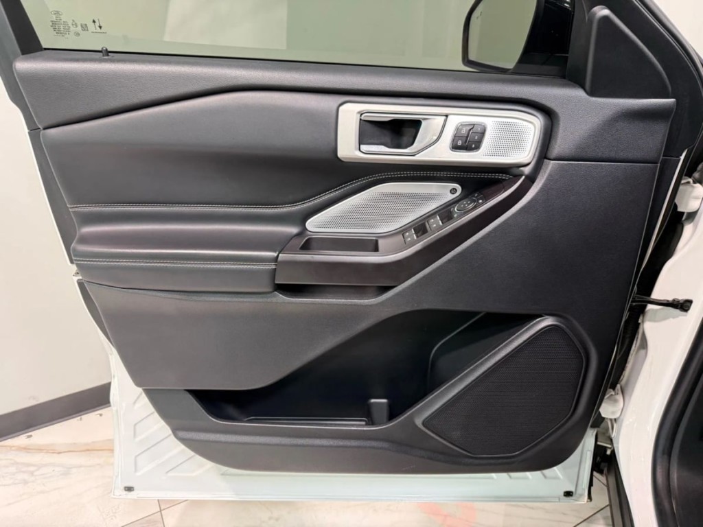 2020 Ford Explorer Image 12