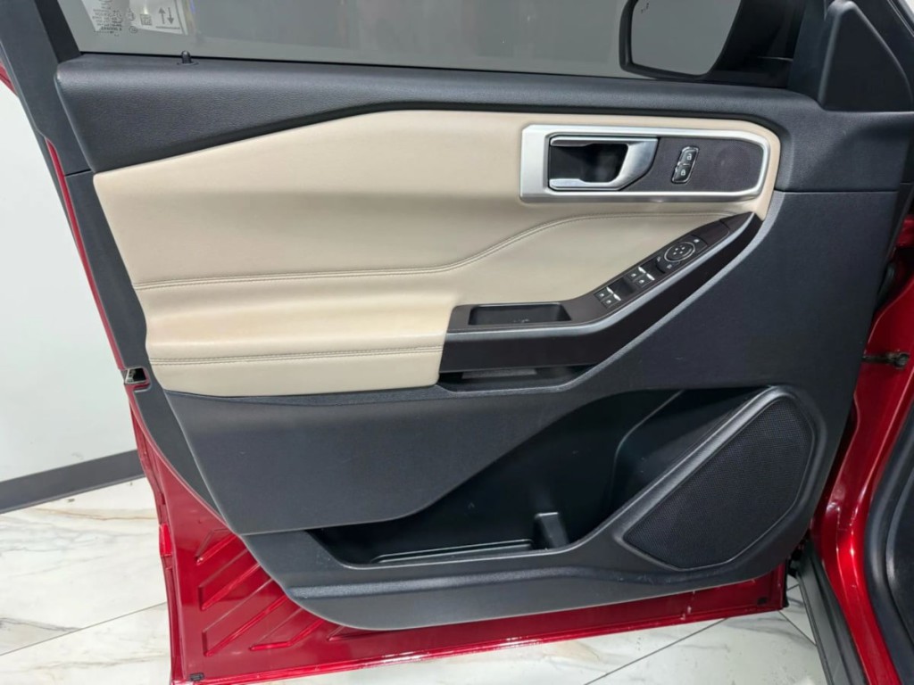 2020 Ford Explorer Image 9