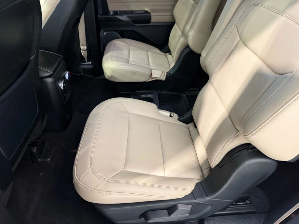 2020 Ford Explorer Image 22