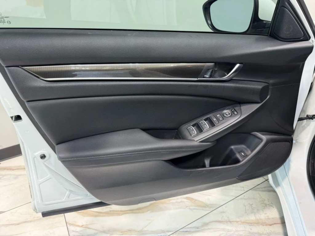 2019 Honda Accord Image 10