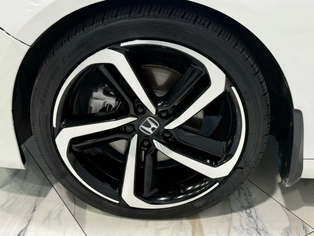 2019 Honda Accord Image 30