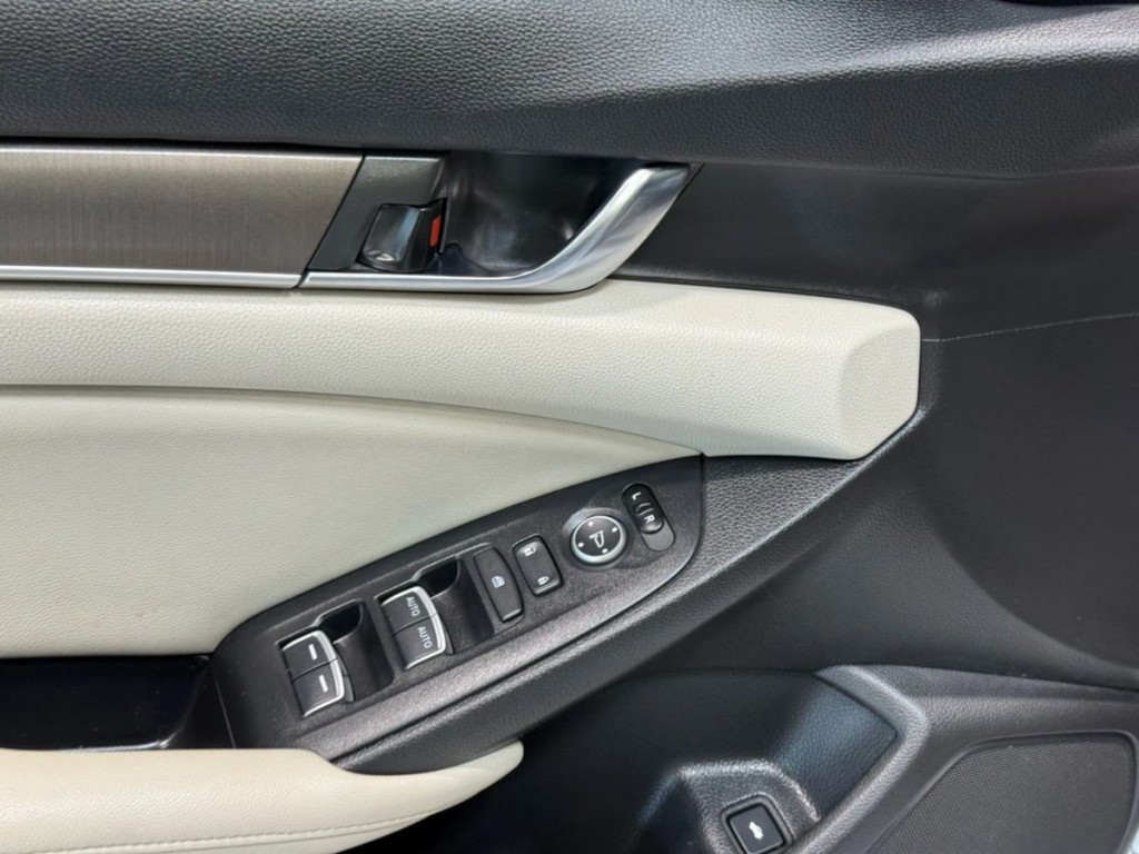 2020 Honda Accord Image 11