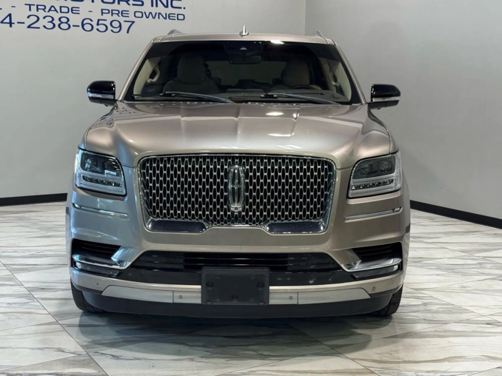 2019 Lincoln Navigator Image 2