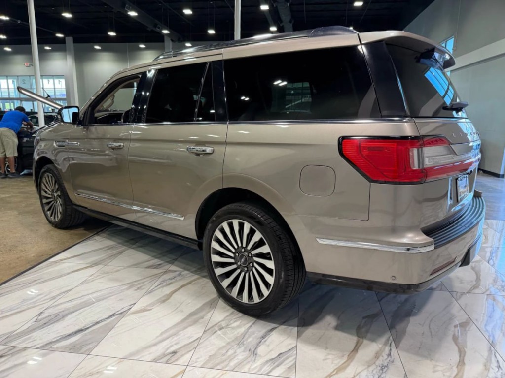 2019 Lincoln Navigator Image 8