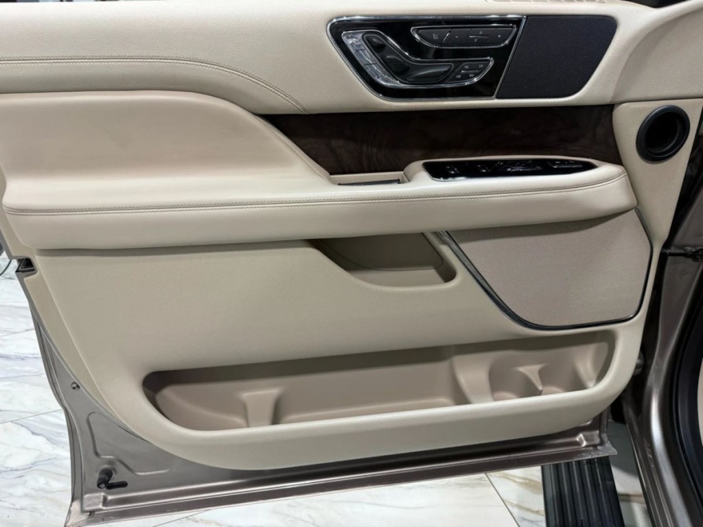 2019 Lincoln Navigator Image 10