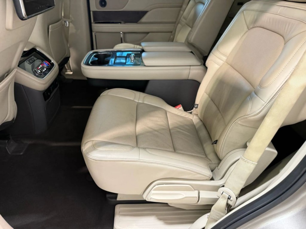 2019 Lincoln Navigator Image 24