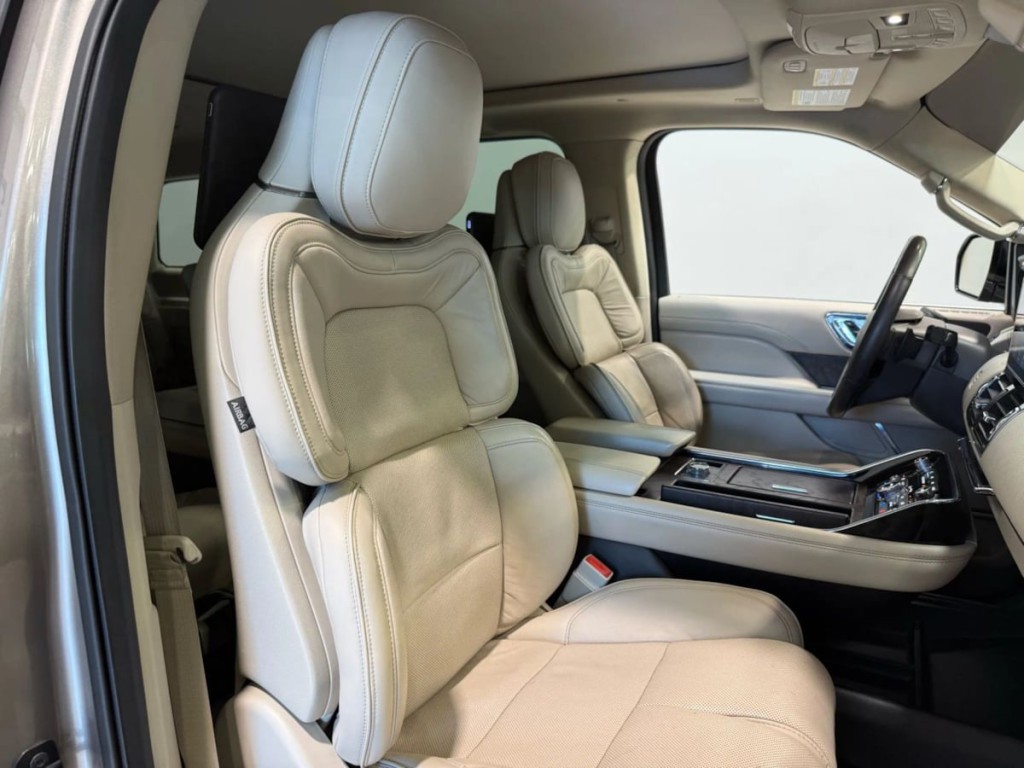 2019 Lincoln Navigator Image 28