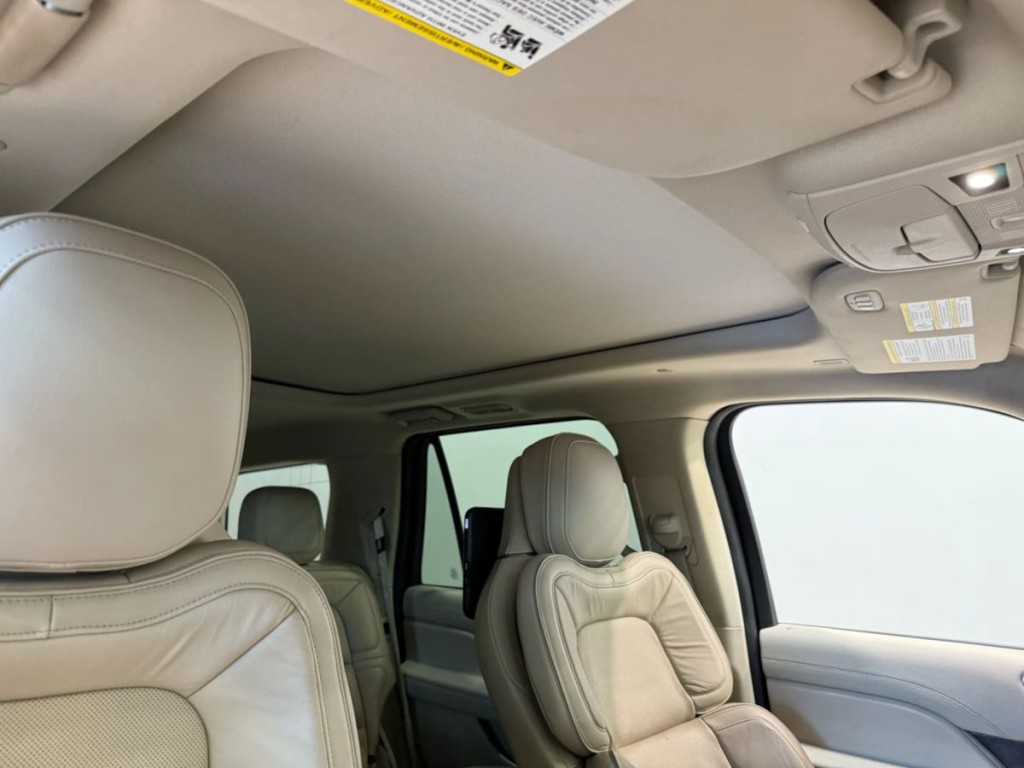 2019 Lincoln Navigator Image 30