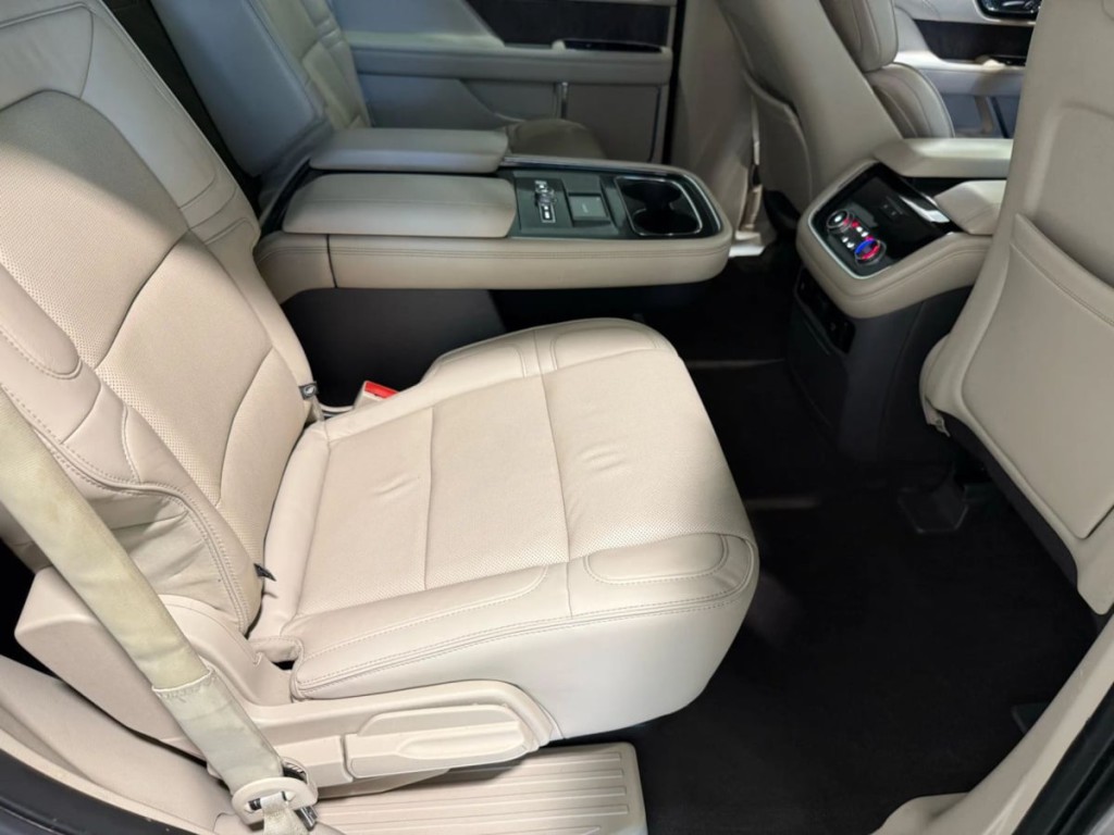 2019 Lincoln Navigator Image 32