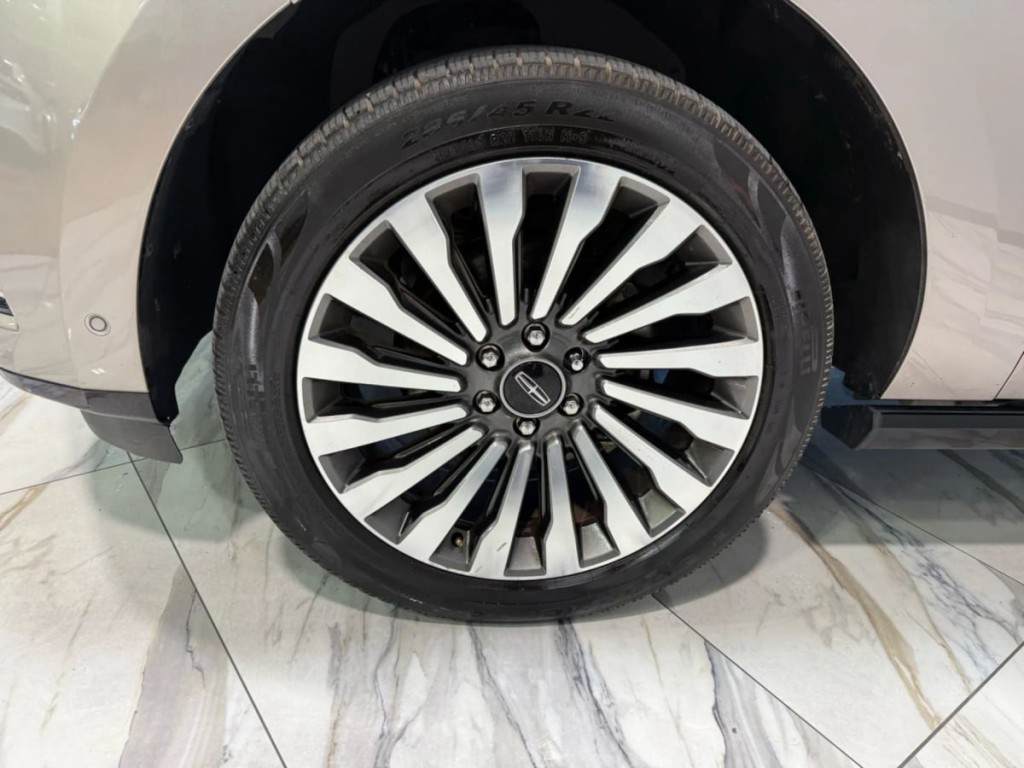 2019 Lincoln Navigator Image 35