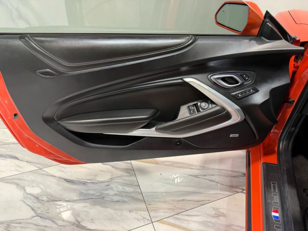 2019 Chevrolet Camaro Image 11