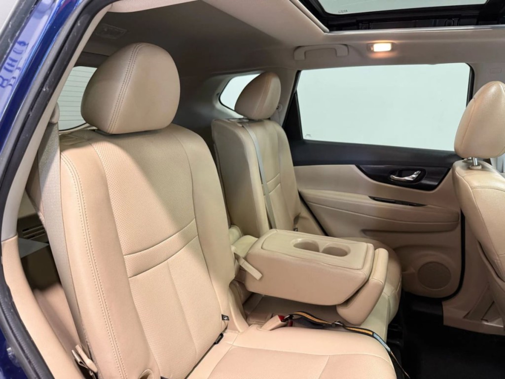 2020 Nissan Rogue Image 32