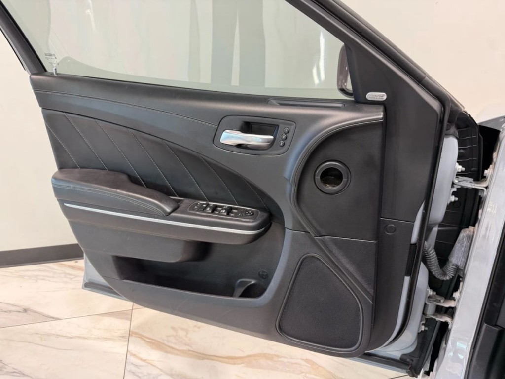 2021 Dodge Charger Image 12