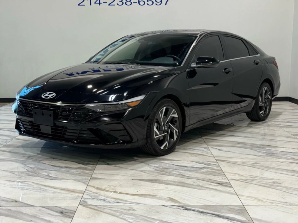 2024 Hyundai Elantra Image 2