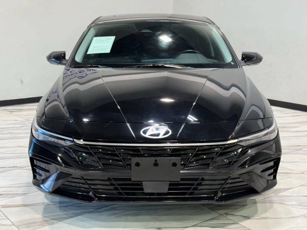 2024 Hyundai Elantra Image 3
