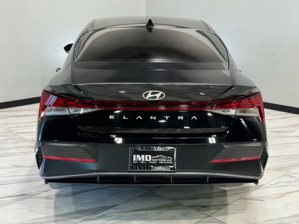 2024 Hyundai Elantra Image 7