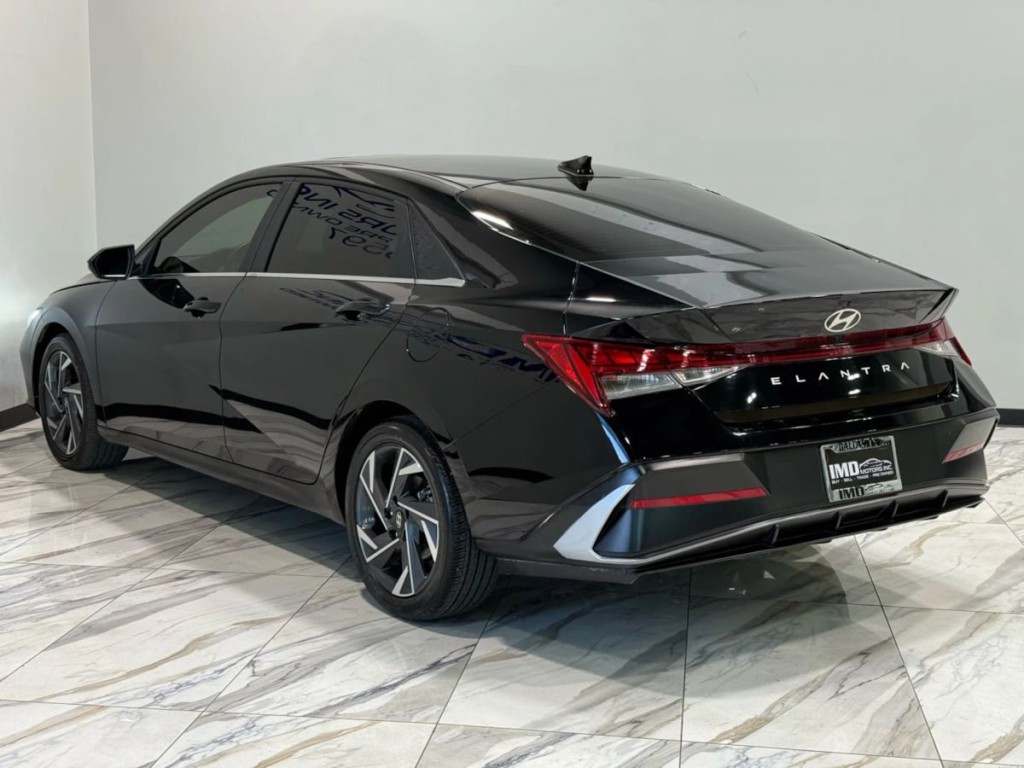 2024 Hyundai Elantra Image 9