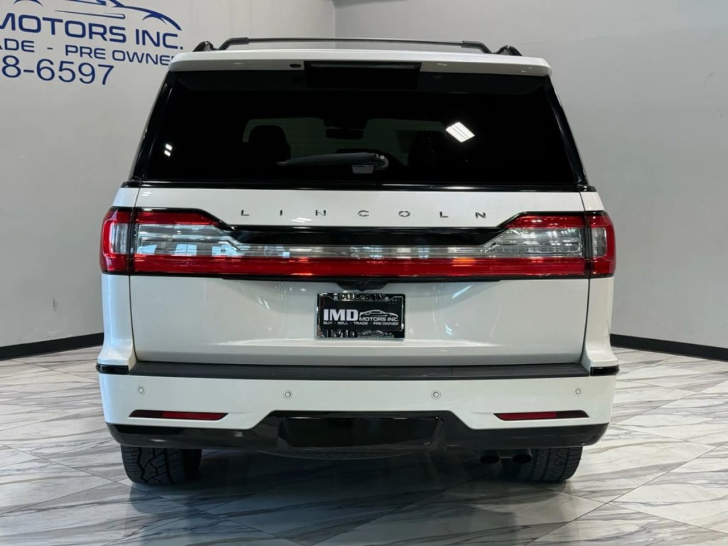 2019 Lincoln Navigator Image 9