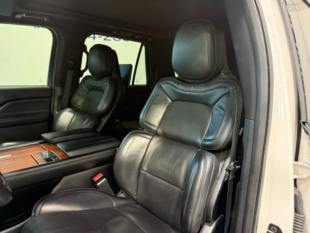 2019 Lincoln Navigator Image 12