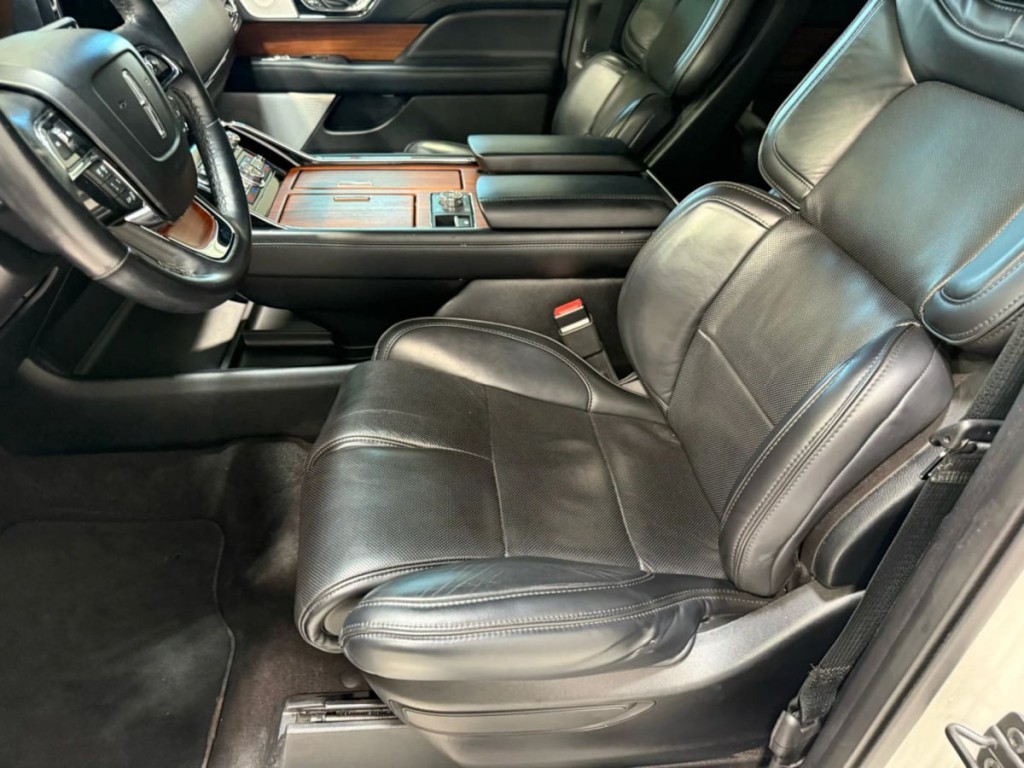 2019 Lincoln Navigator Image 13