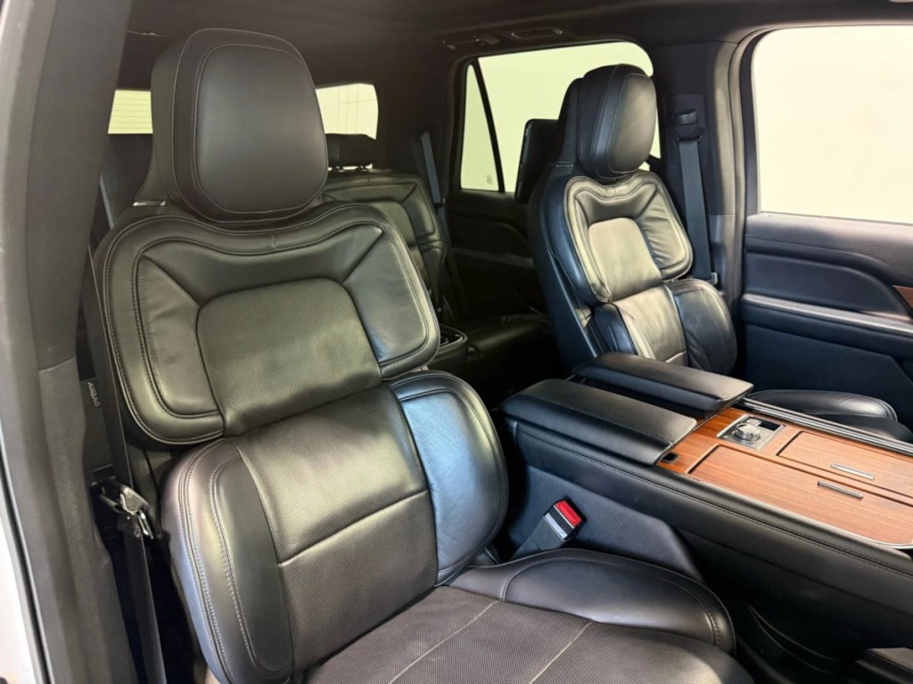 2019 Lincoln Navigator Image 18