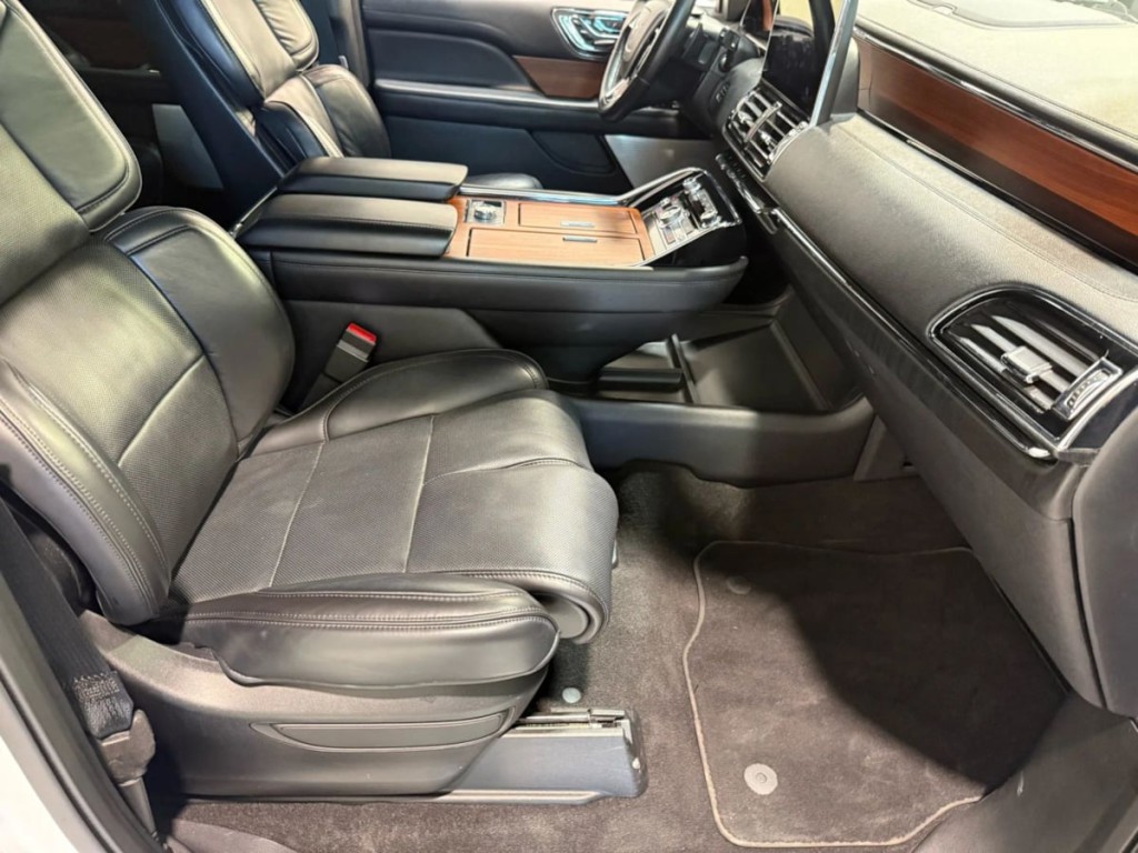 2019 Lincoln Navigator Image 19