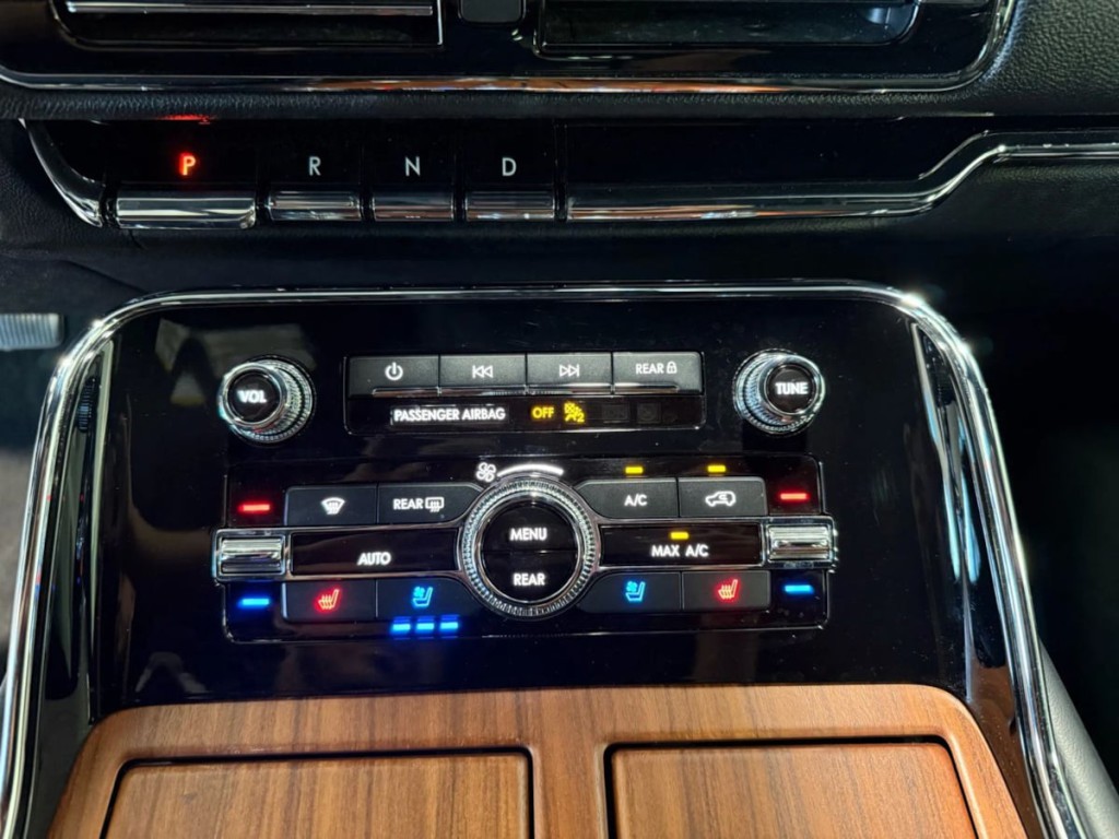2019 Lincoln Navigator Image 32