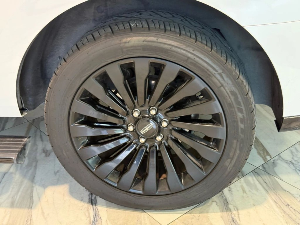 2019 Lincoln Navigator Image 35