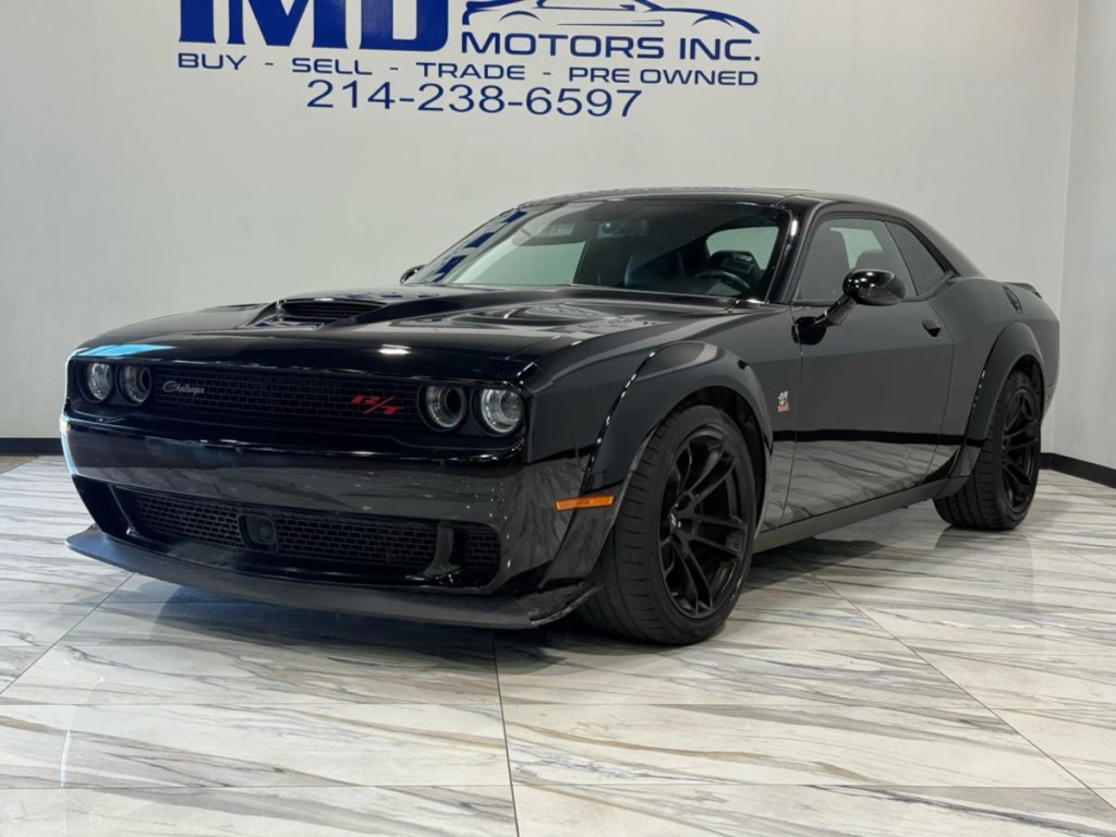 2023 Dodge Challenger Image 2