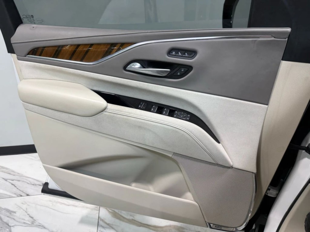 2021 Cadillac Escalade Image 10