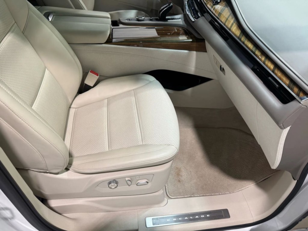 2021 Cadillac Escalade Image 28