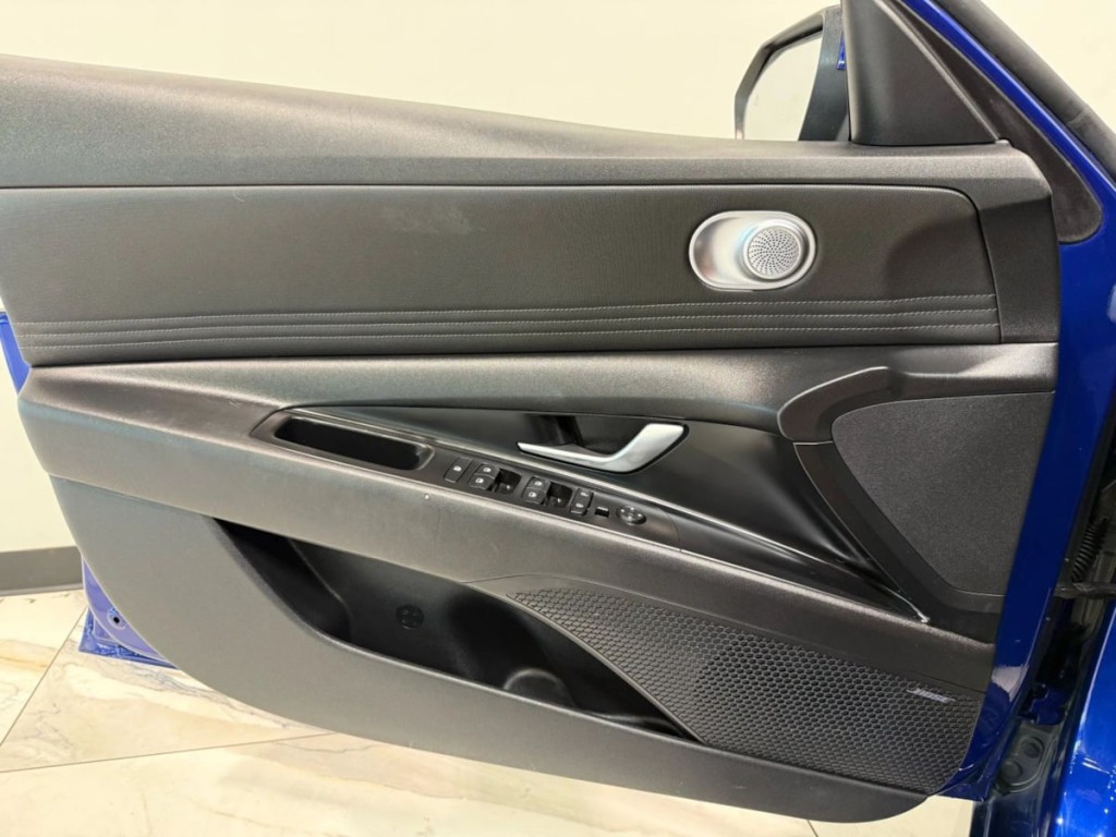 2021 Hyundai Elantra Image 12