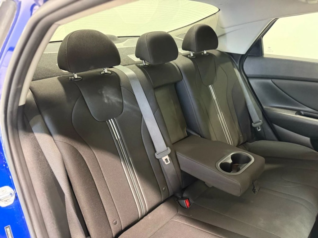 2021 Hyundai Elantra Image 32