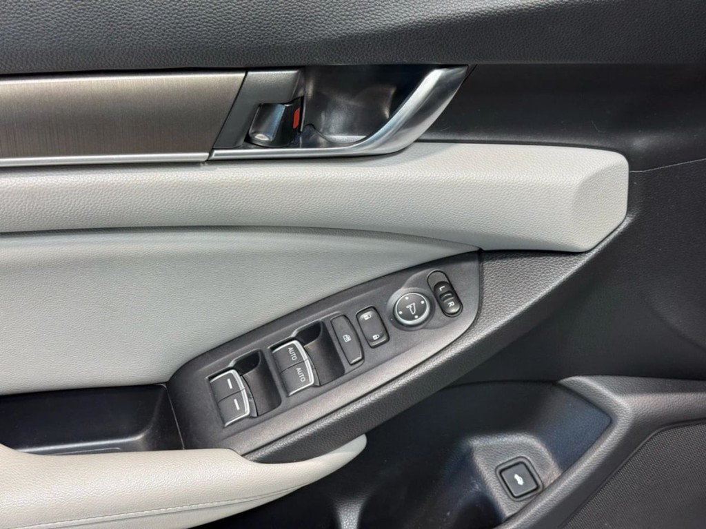 2019 Honda Accord Image 11