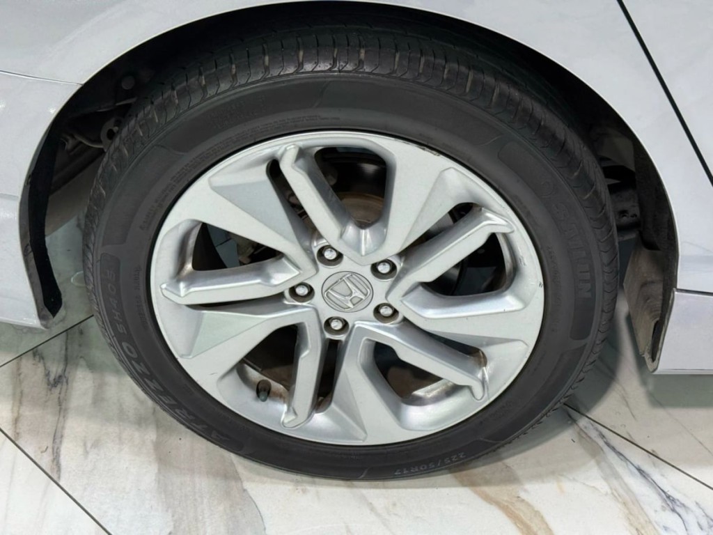 2019 Honda Accord Image 30