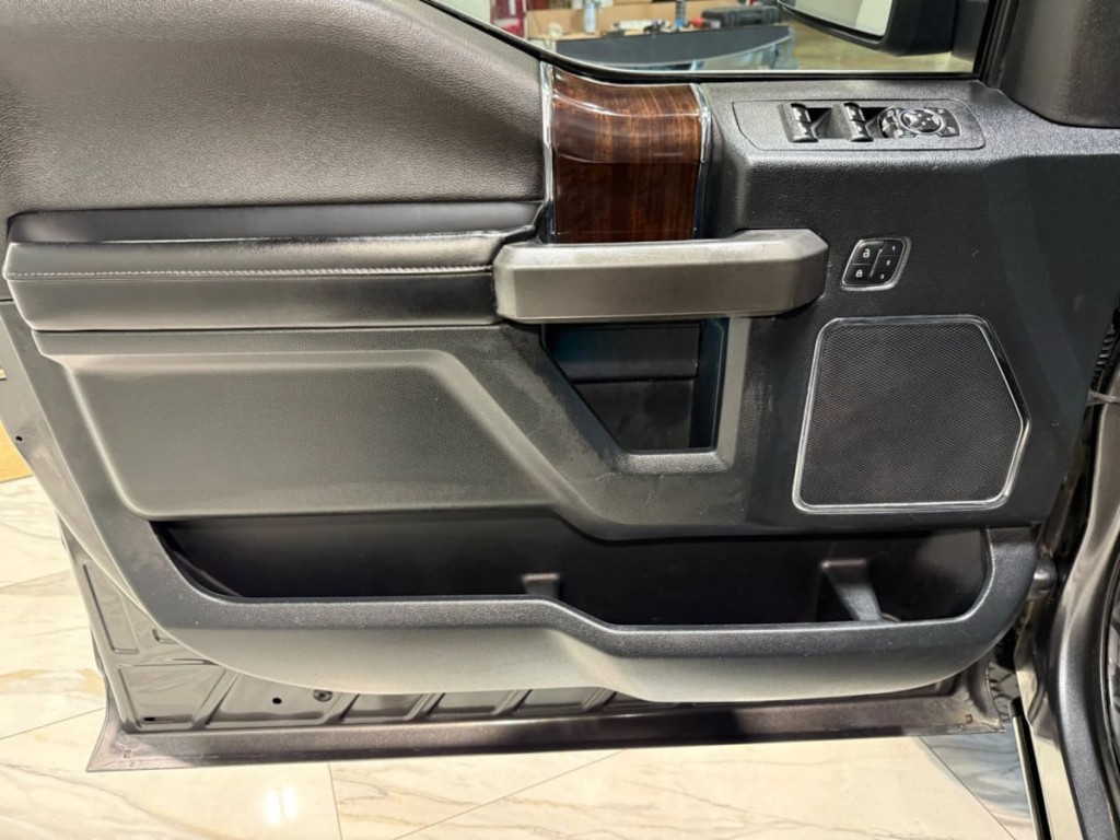 2015 Ford F-150 Image 11