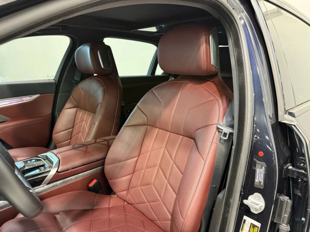 2025 BMW 7 Series Image 24