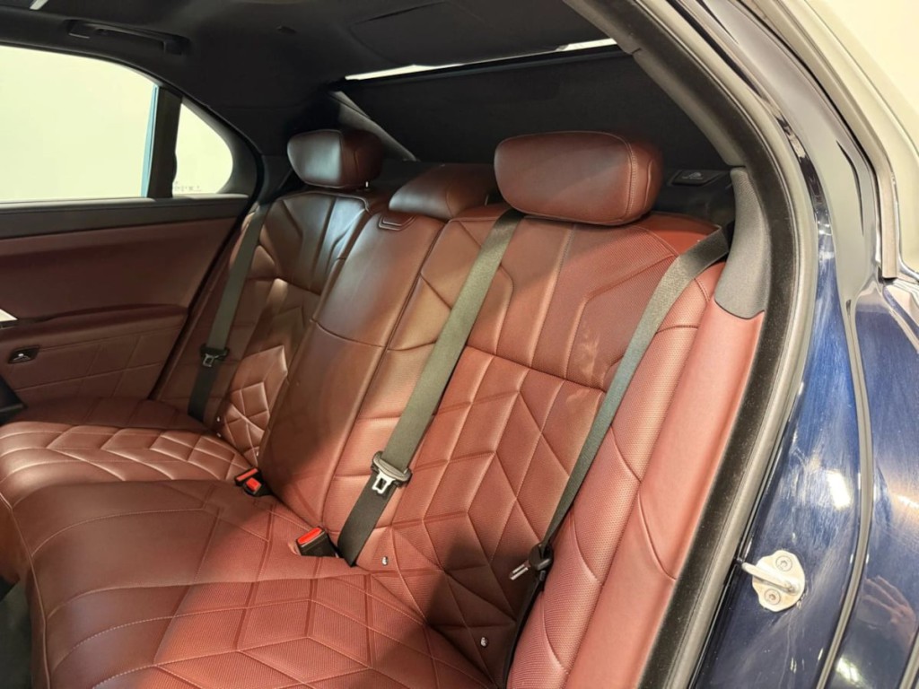 2025 BMW 7 Series Image 28
