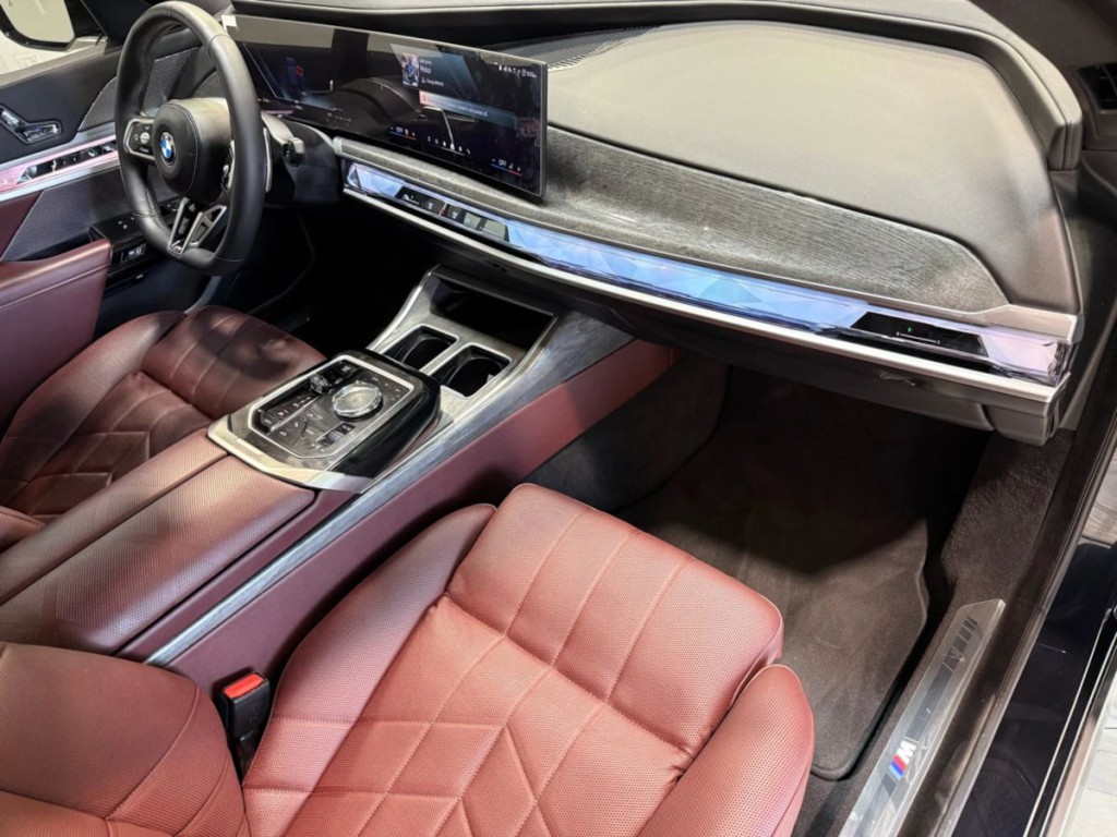 2025 BMW 7 Series Image 30