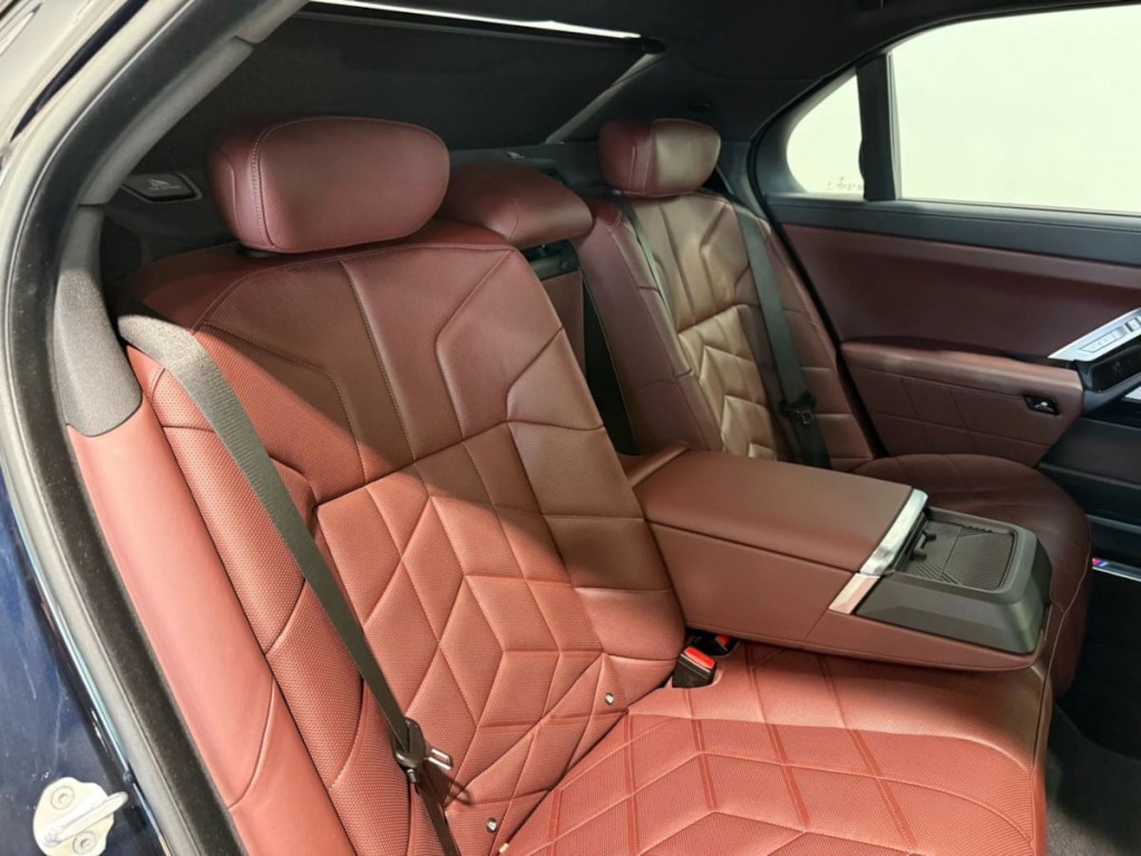 2025 BMW 7 Series Image 33