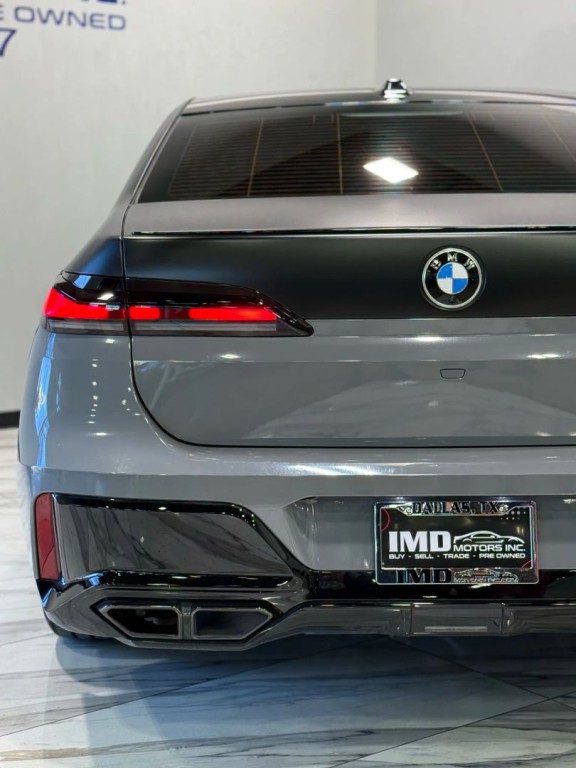 2025 BMW 7 Series Image 9