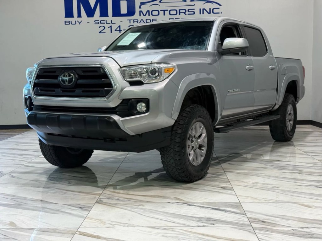 2018 Toyota Tacoma Image 2